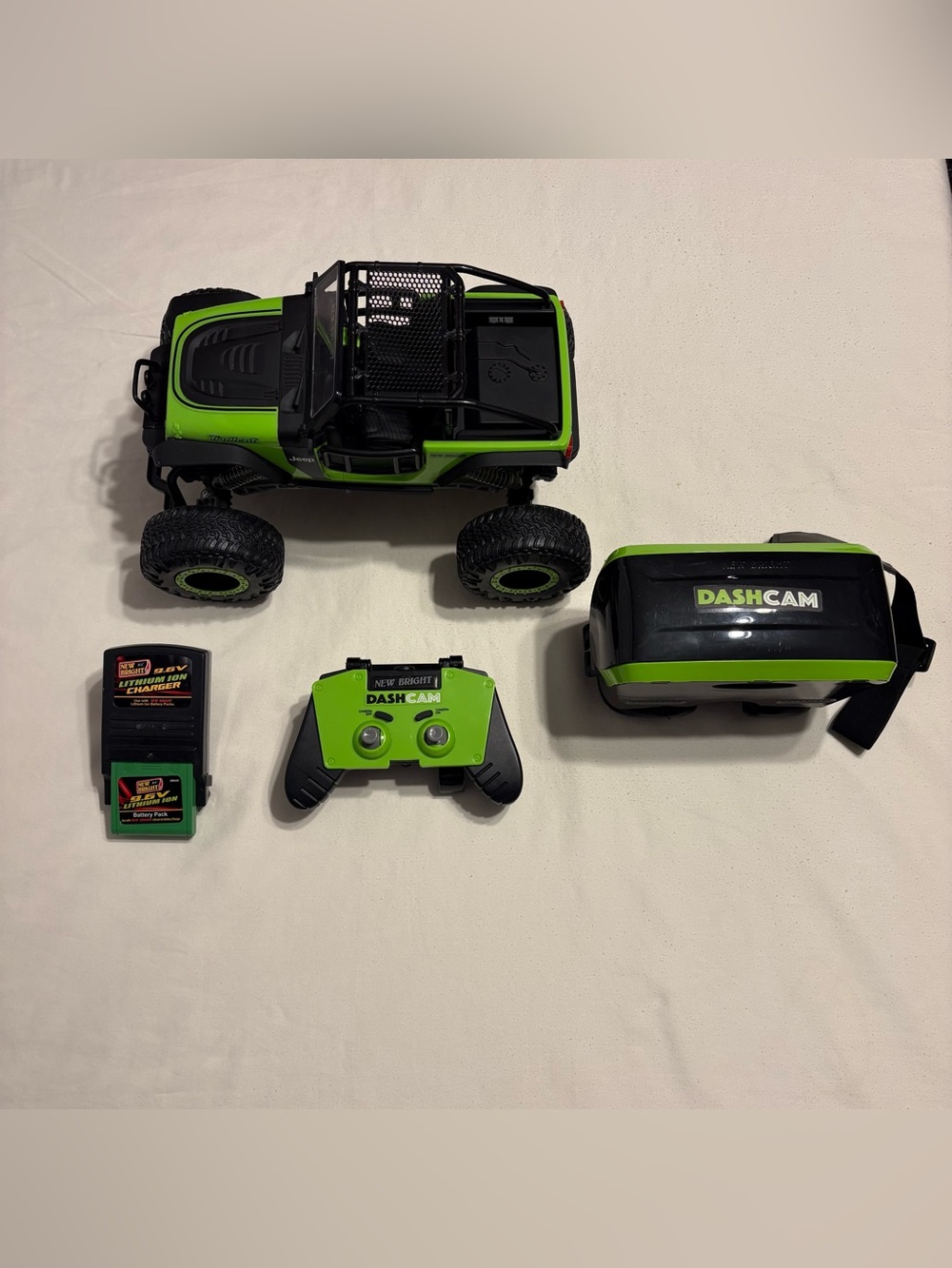 New Bright RC Dash Cam Rock Crawler Jeep Trailcat in Green